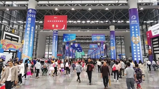 百裕校園時代精品服飾亮相2019年廣西工業和信息產品展示會