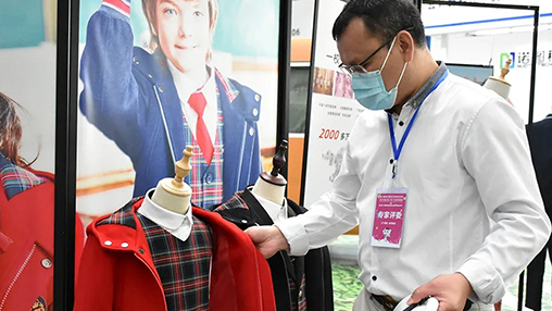 喜報 | 百裕校園時代學生裝入選第九屆廣西教育裝備展示會優秀產品