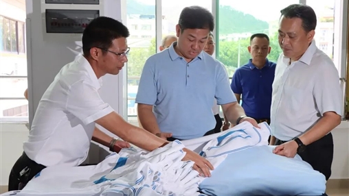 梧州市市委常委、統(tǒng)戰(zhàn)部部長何世恰蒞臨百裕集團調研指導